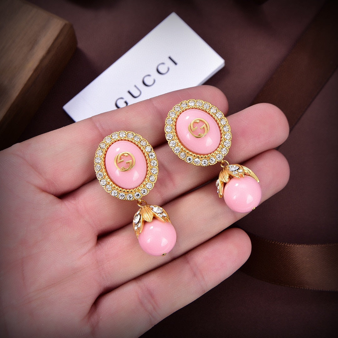 Gucci Double Pink Pearls 18K Gold Earrings product image 2, provided for visual reference and product detail review
