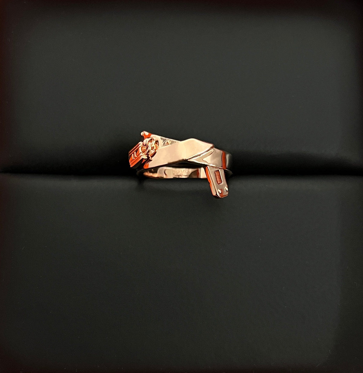 Hermes Kelly Gavroche 18K Gold Ring product image 6, provided for visual reference and product detail review
