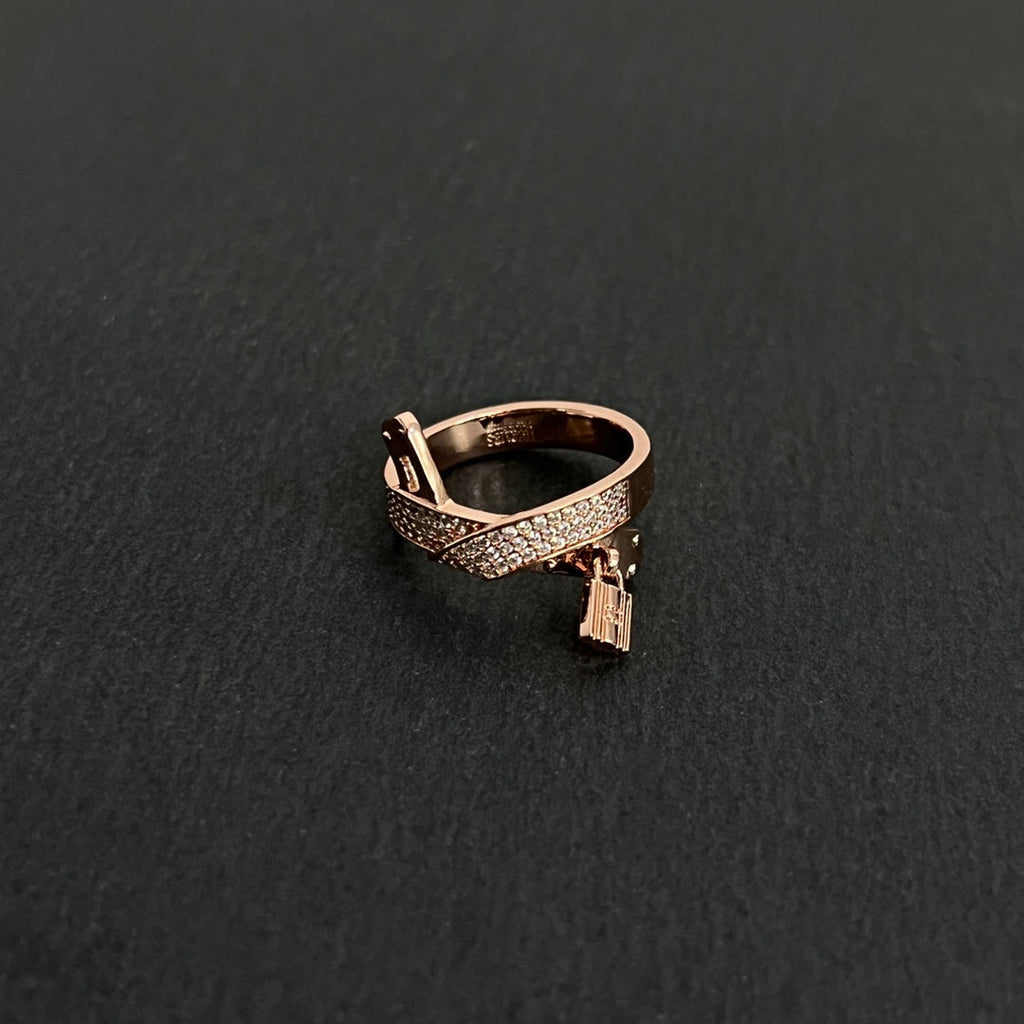 Hermes Kelly Gavroche Diamonds 18K Gold Ring product image 6, provided for visual reference and product detail review