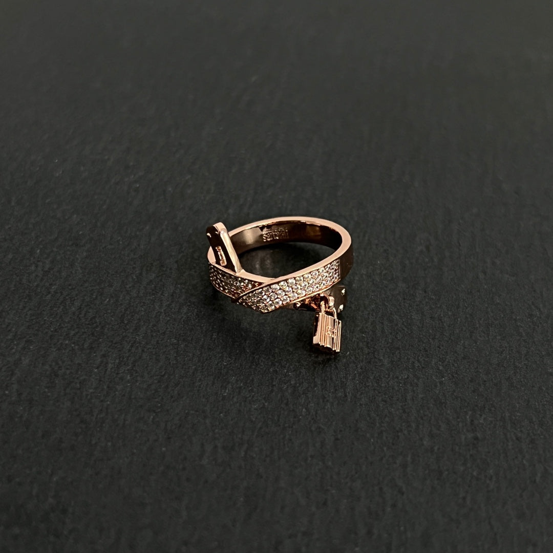 Hermes Kelly Gavroche Diamonds 18K Gold Ring product image 6, provided for visual reference and product detail review