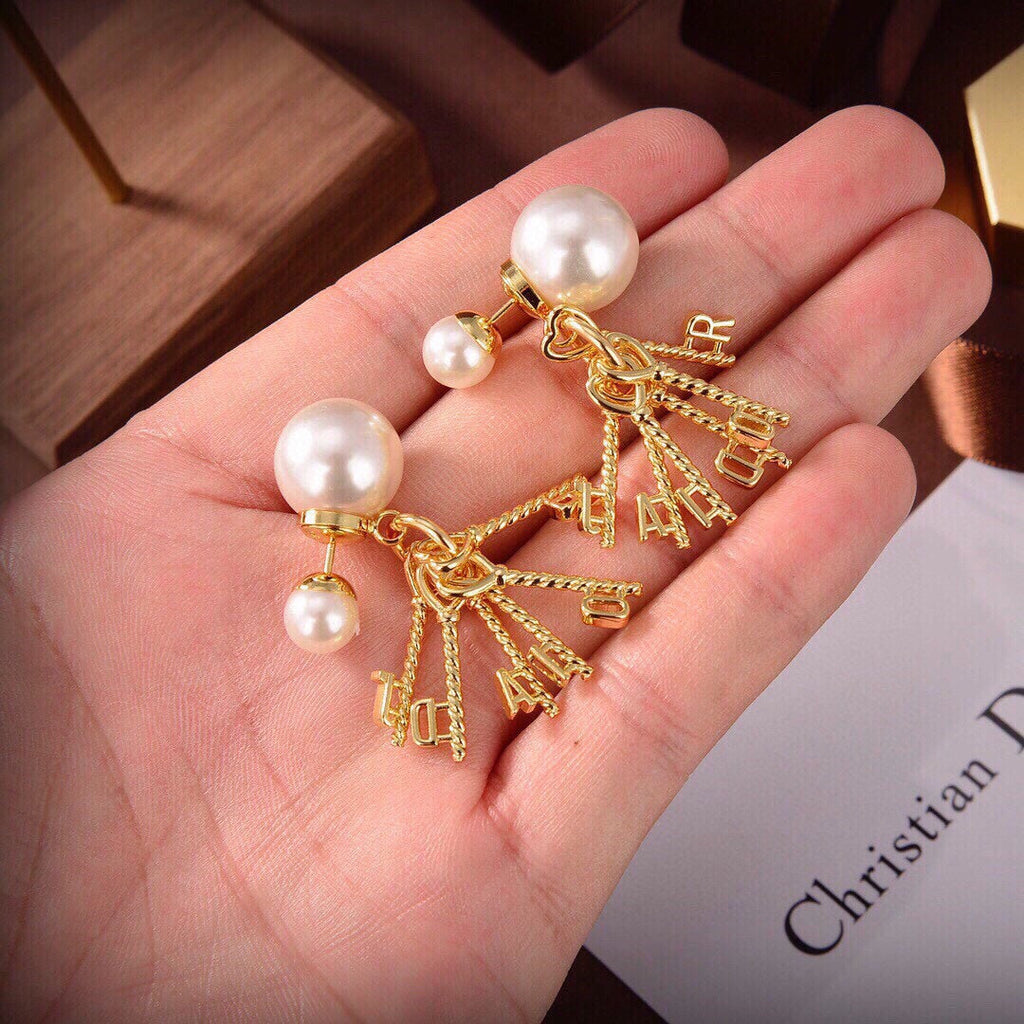 Dior Tassel Pearls 18K Gold Earrings product image 3, provided for visual reference and product detail review