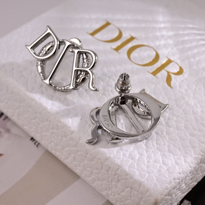 Dior 18K Gold Earrings product image 5, provided for visual reference and product detail review