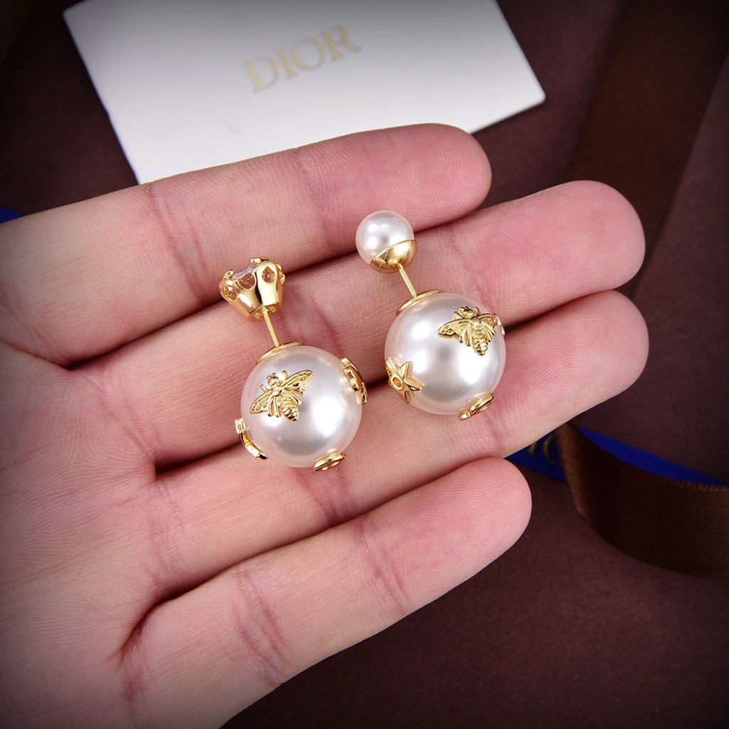 Dior Tribales Pearl 18K Gold Earrings product image 2, provided for visual reference and product detail review