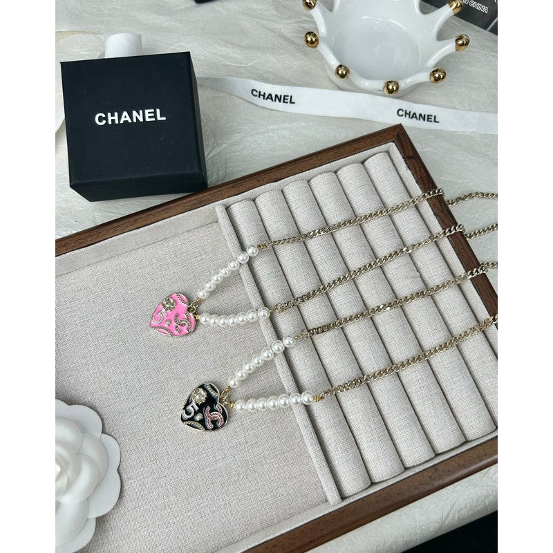 Chanel Pink & Black Heart Pearl 18K Gold Necklace product image 14, provided for visual reference and product detail review