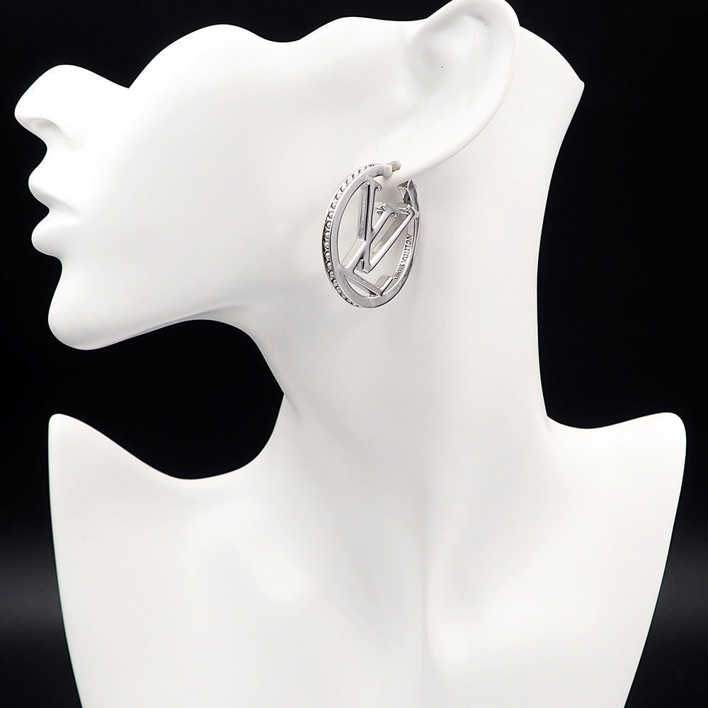 Louis Vuitton Louise Pearls 18K Gold Earrings product image 4, provided for visual reference and product detail review