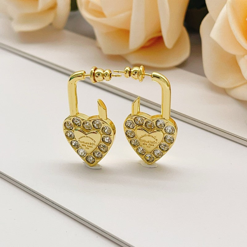 Tiffany Diamond Heart 18K Gold Earrings product image 9, provided for visual reference and product detail review