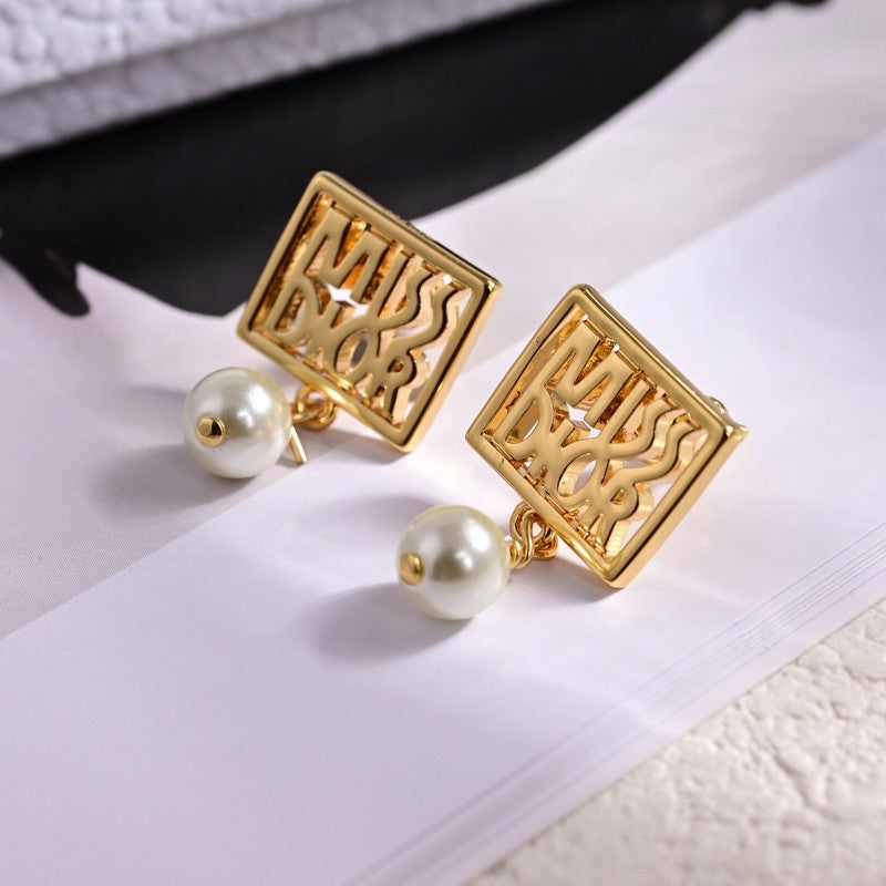 Dior Tribales Miss 18K Gold Earrings product image 6, provided for visual reference and product detail review
