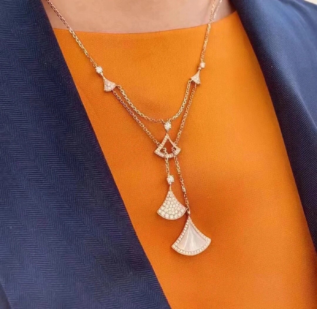 Bvlgari BVLGARI Dream Pearls 18K Gold Necklace product image 9, provided for visual reference and product detail review