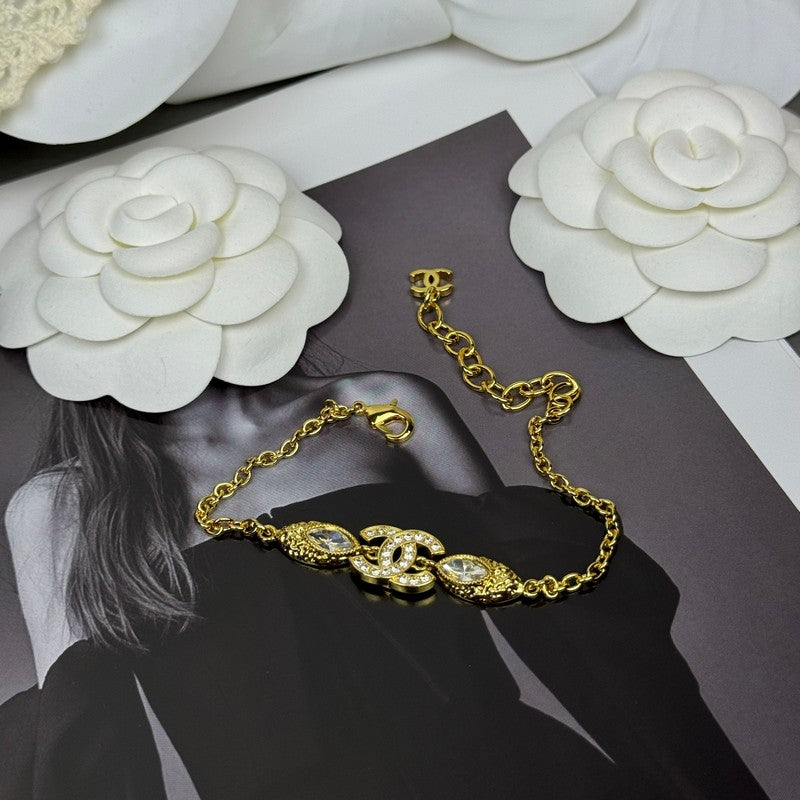 Chanel 26C Diamond Gold 18K Gold Bracelet product image 6, provided for visual reference and product detail review