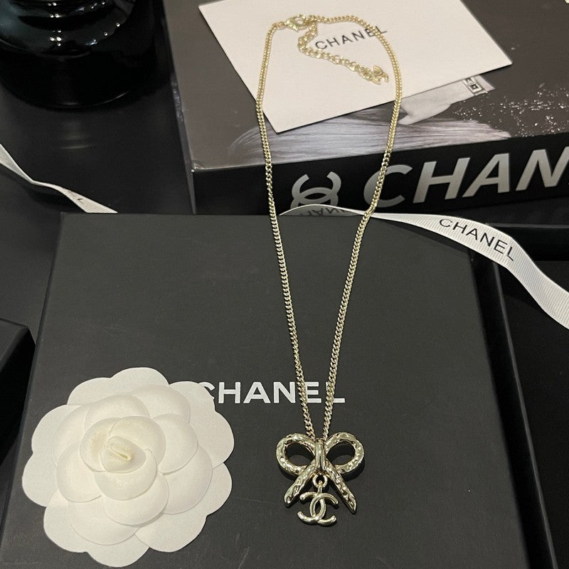 Chanel Gold Bow Tie 18K Gold Necklace product image 3, provided for visual reference and product detail review