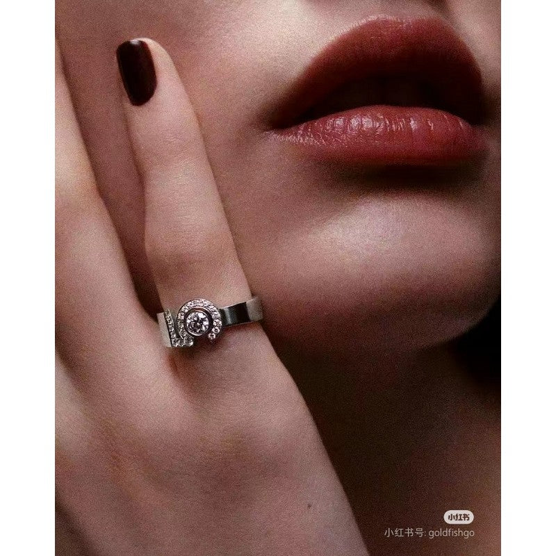Chanel No.5 Diamond 18K Gold Ring product image 5, provided for visual reference and product detail review