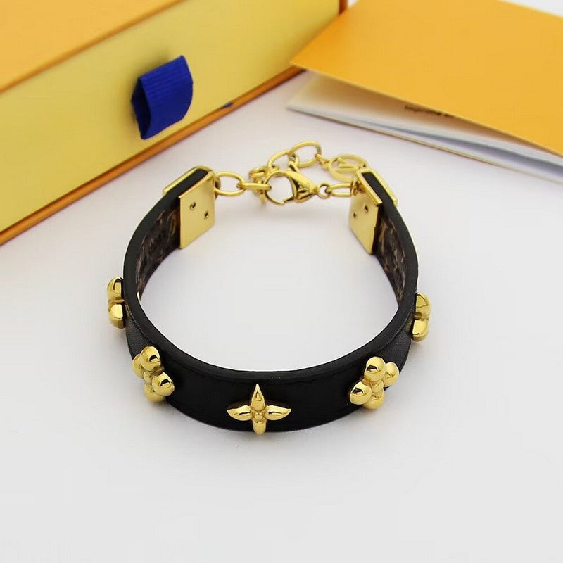 Louis Vuitton Fleurs Rivets 18K Gold Bracelet product image 6, provided for visual reference and product detail review