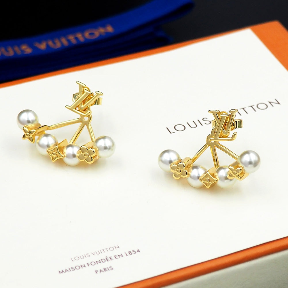 Louis Vuitton Monogram Pearls 18K Gold Earrings product image 10, provided for visual reference and product detail review