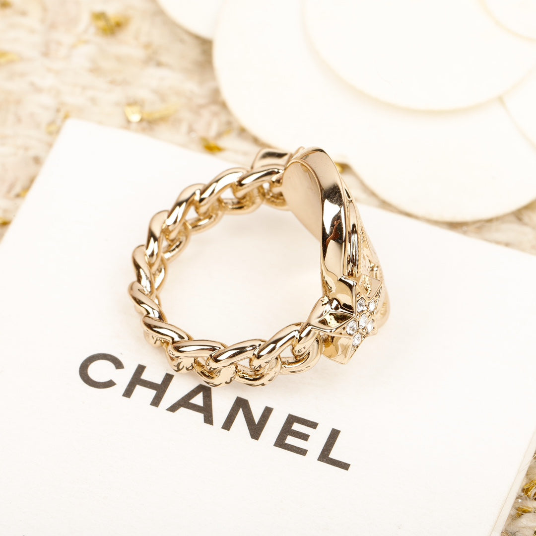 Chanel Chain 18K Gold Ring product image 4, provided for visual reference and product detail review