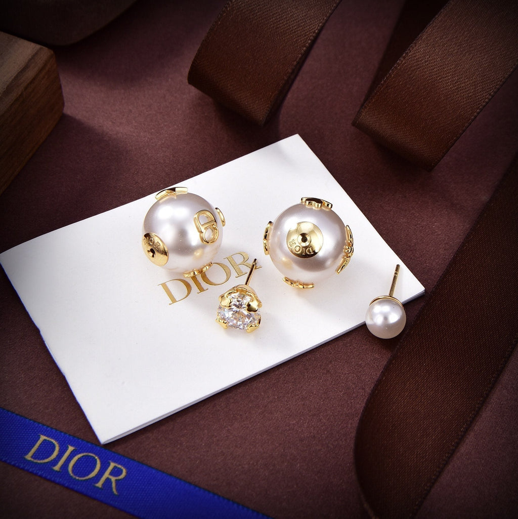 Dior Tribales Pearl 18K Gold Earrings product image 3, provided for visual reference and product detail review