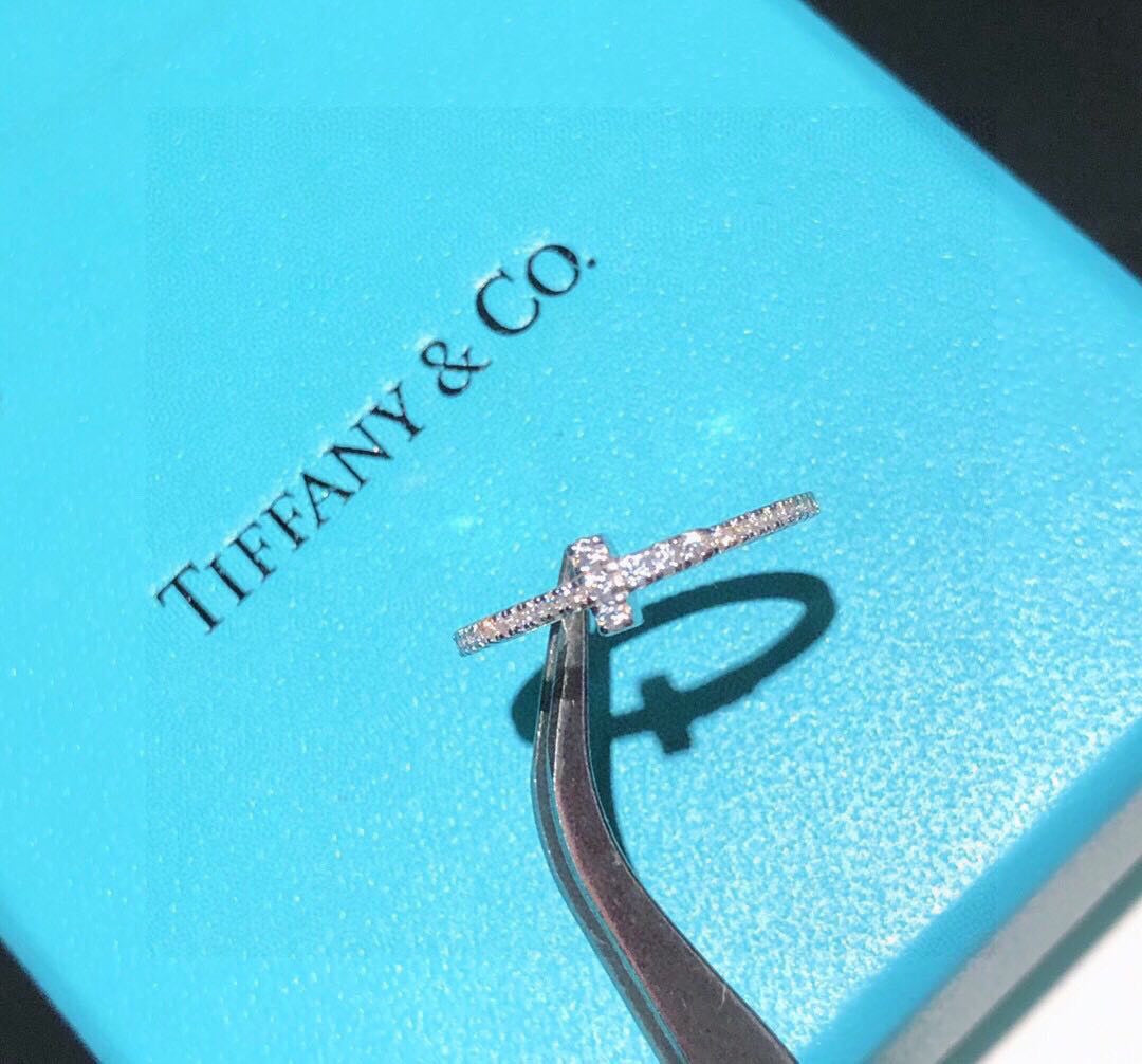 Tiffany Diamond Wire 18K Gold Ring product image 11, provided for visual reference and product detail review