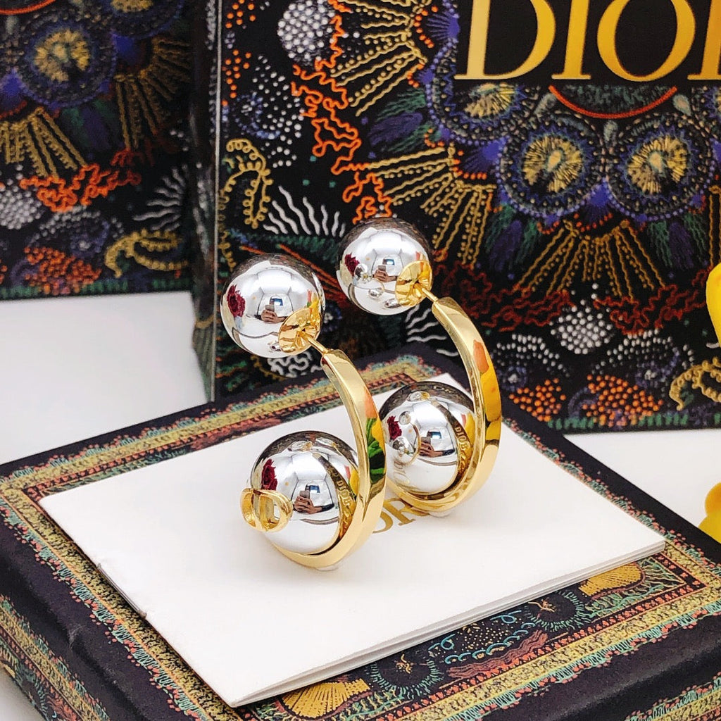 Dior Tribales 18K Gold Earrings product image 8, provided for visual reference and product detail review