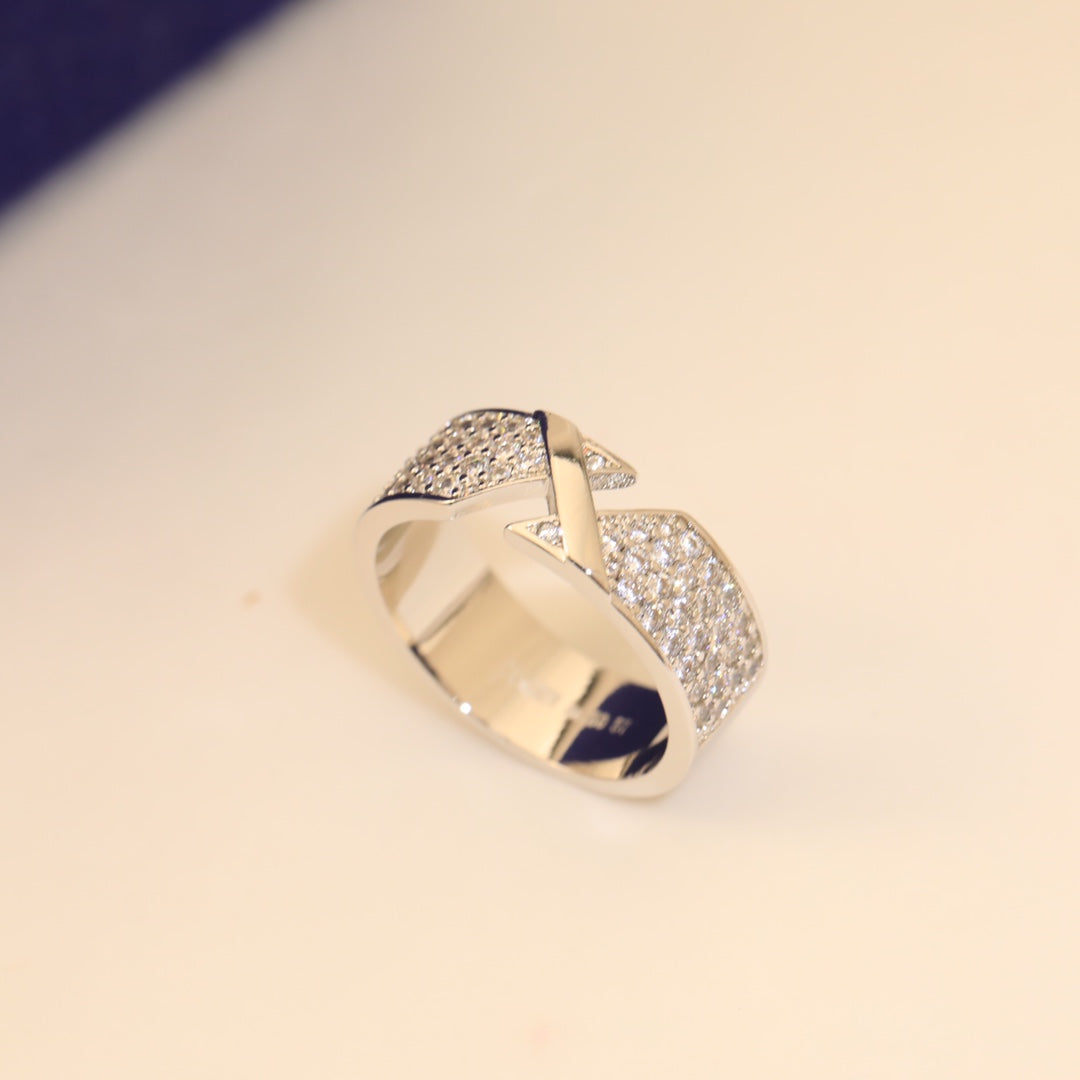Liens Diamond 18K Gold Ring product image 7, provided for visual reference and product detail review