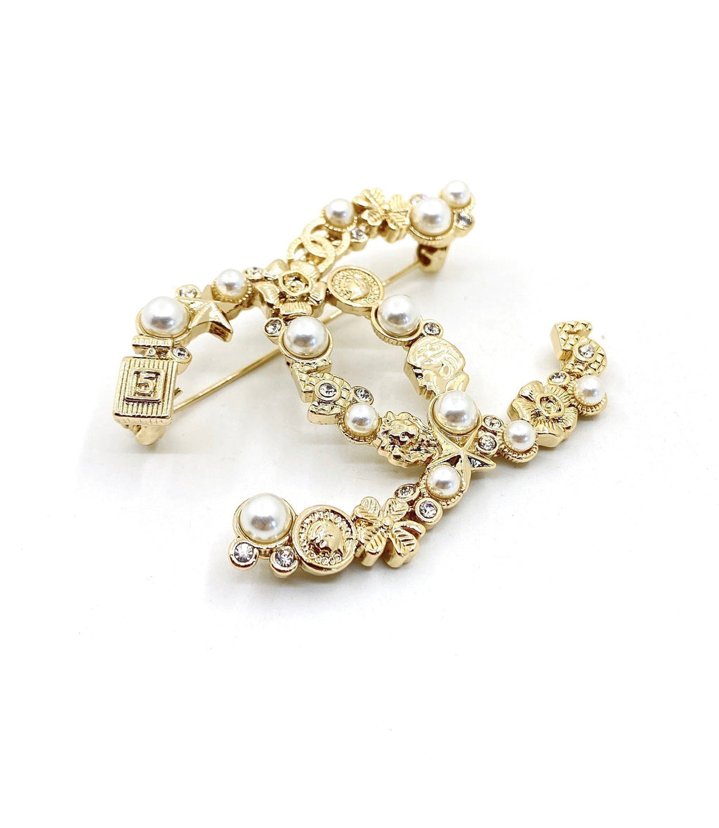 Chanel Pearls 18K Gold Brooch product image 6, provided for visual reference and product detail review