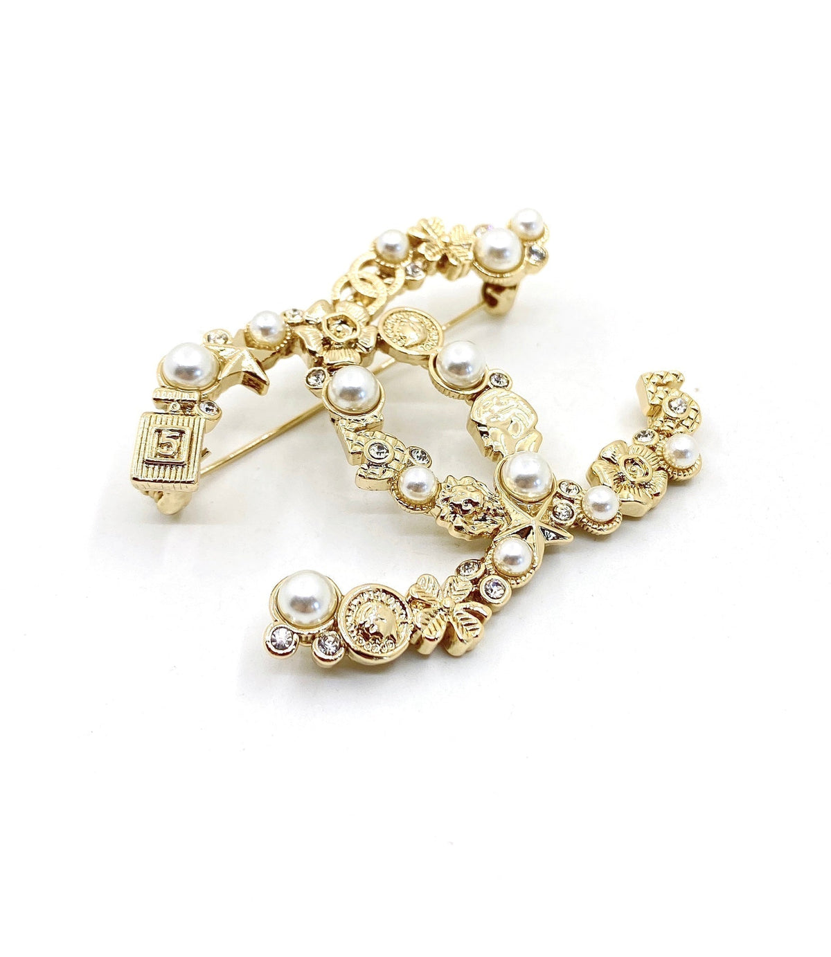 Chanel Pearls 18K Gold Brooch product image 6, provided for visual reference and product detail review