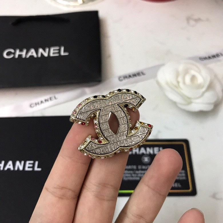 Chanel Diamonds 18K Gold Brooch product image 6, provided for visual reference and product detail review