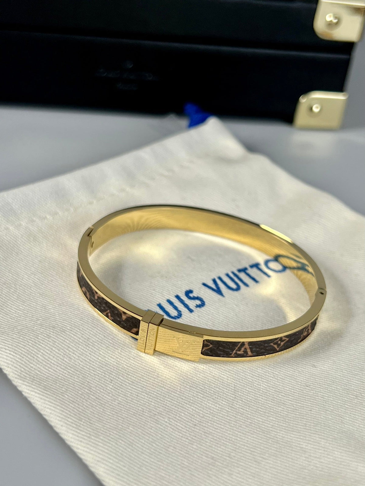 Louis Vuitton Leather 18K Gold Bracelet product image 6, provided for visual reference and product detail review