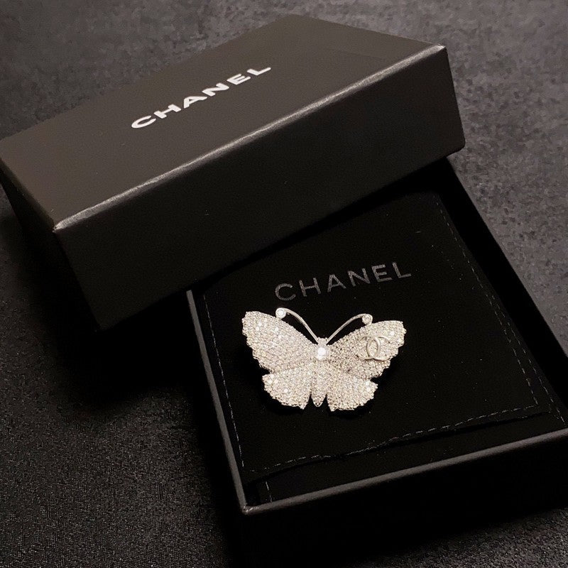 Chanel Full Diamond Butterfly 18K Gold Brooch product image 7, provided for visual reference and product detail review
