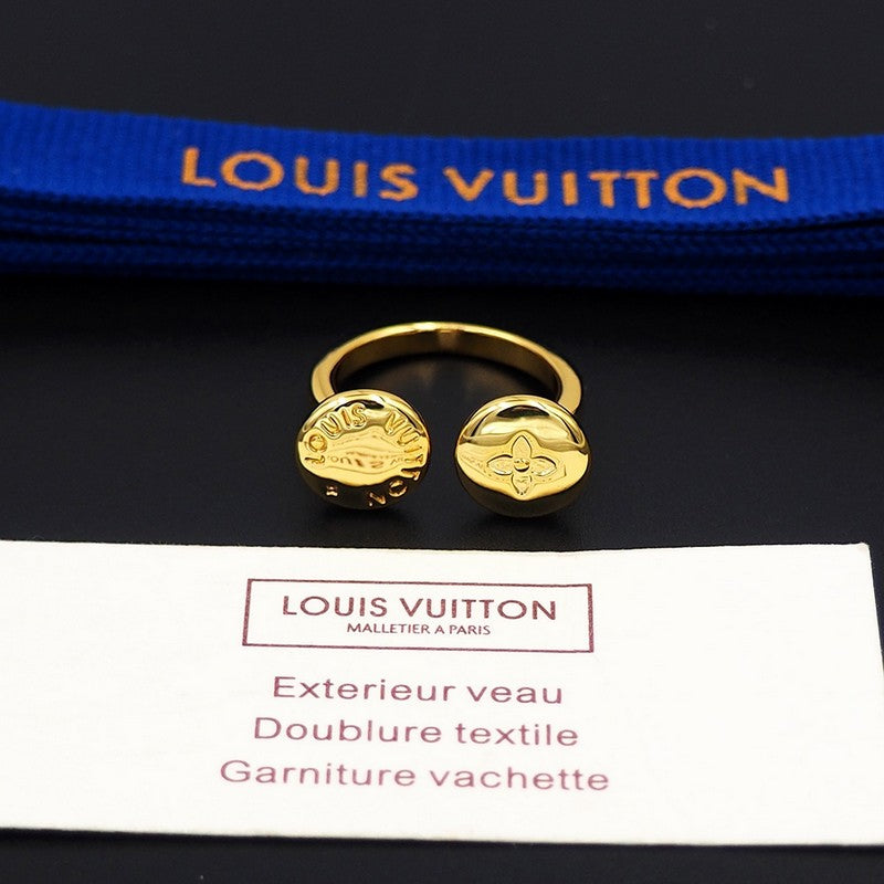 Louis Vuitton Studs 18K Gold Ring product image 11, provided for visual reference and product detail review