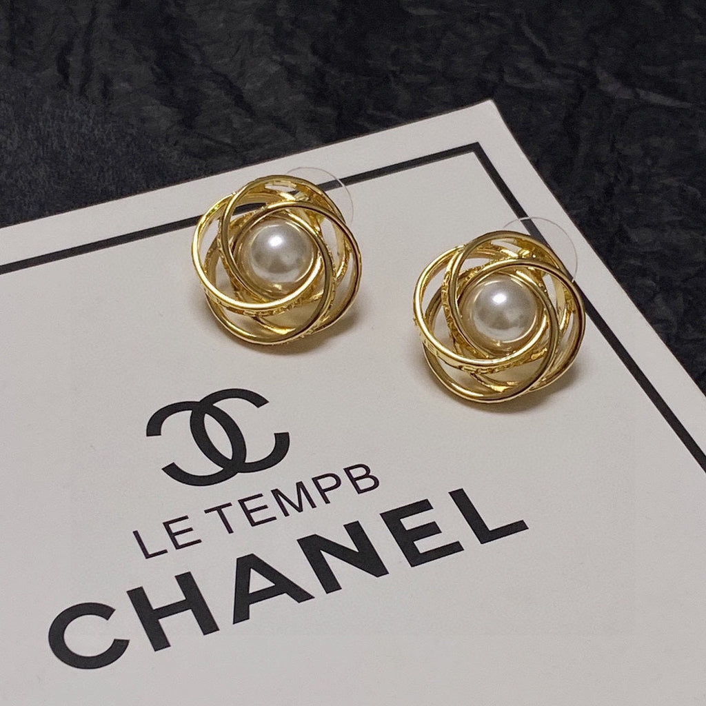 Chanel Pearl 18K Gold Earrings product image 6, provided for visual reference and product detail review