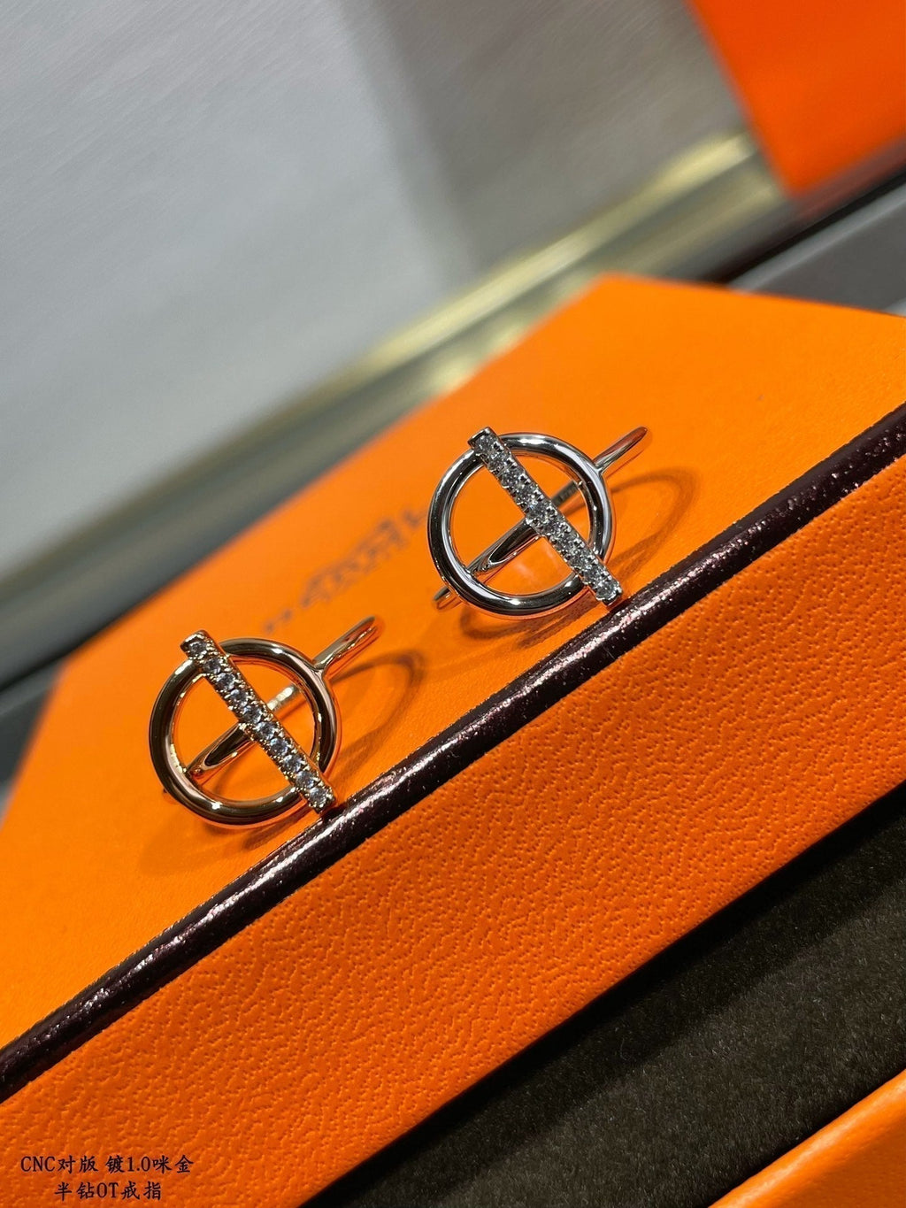Hermes Echappee Diamond 18K Gold Ring product image 5, provided for visual reference and product detail review