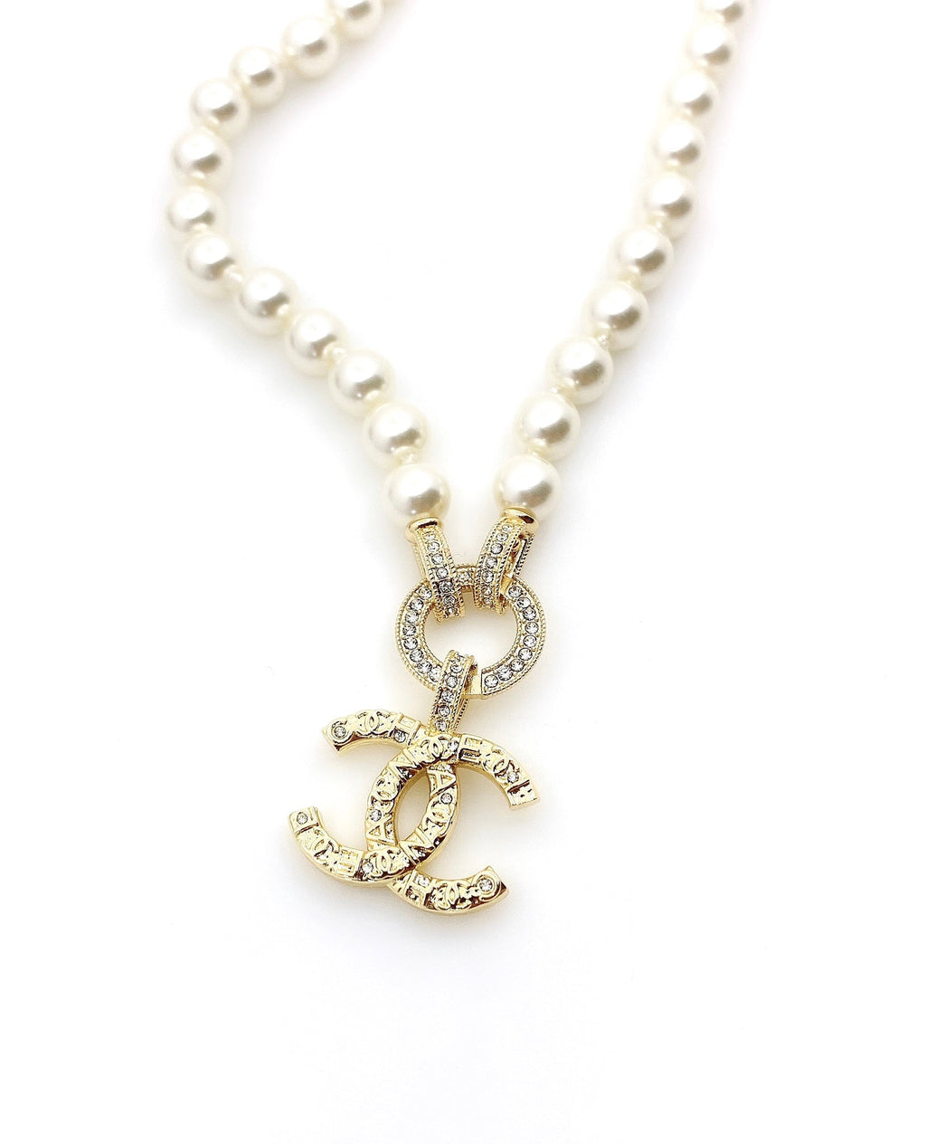 Chanel Pearls Choker 18K Gold Necklace product image 6, provided for visual reference and product detail review