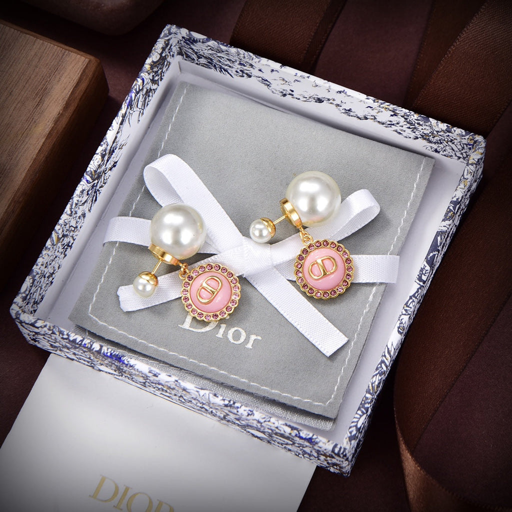 Dior Pearls 18K Gold Earrings product image 6, provided for visual reference and product detail review