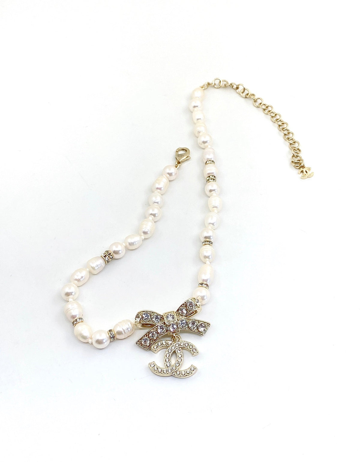 Chanel Bow Tie Diamonds 18K Gold Necklace product image 6, provided for visual reference and product detail review