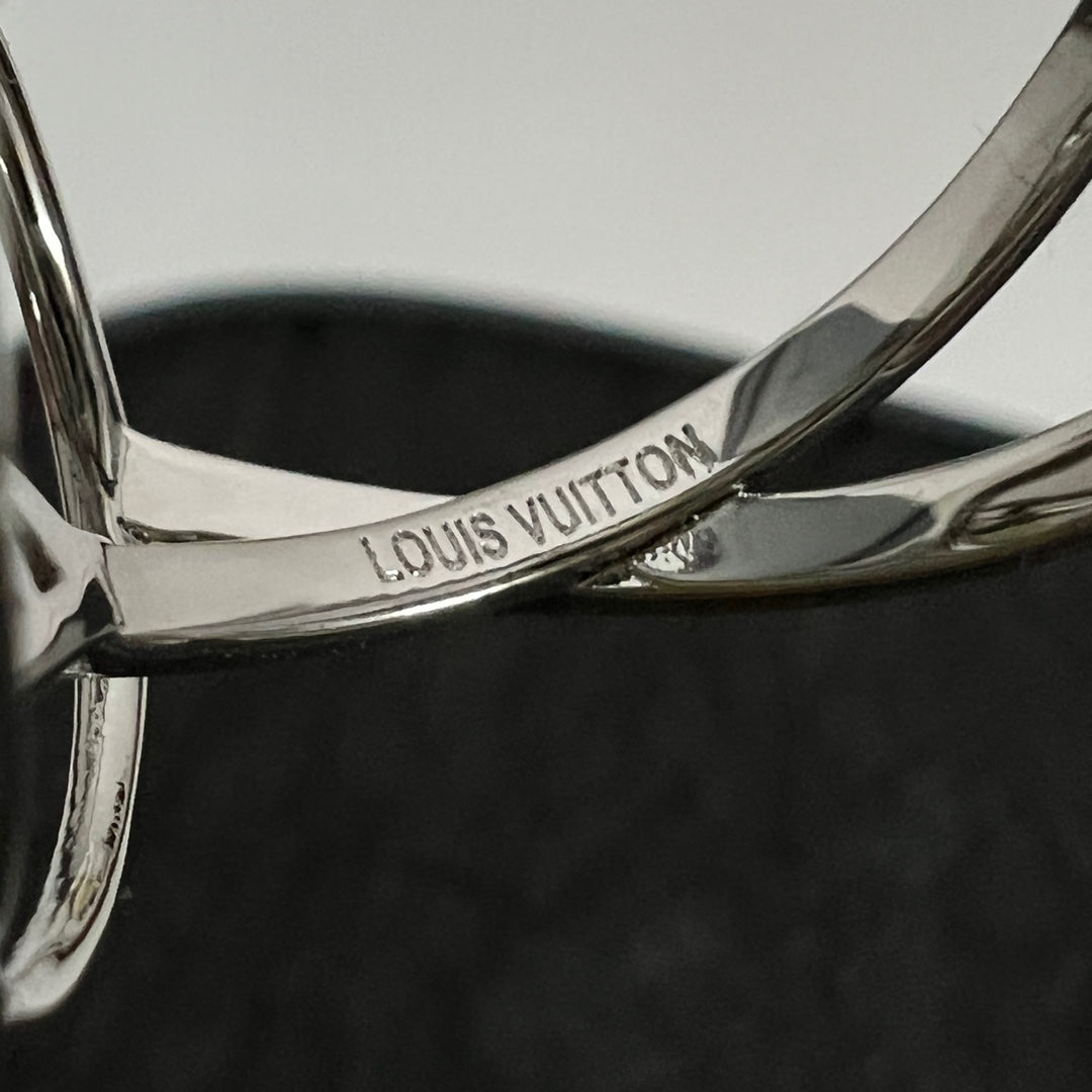 Louis Vuitton Stellar 18K Gold Ring product image 13, provided for visual reference and product detail review