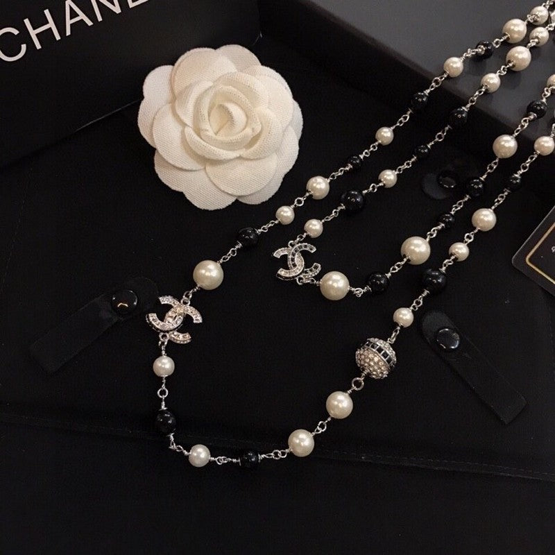 Chanel Long Black Pearl 18K Gold Necklace product image 8, provided for visual reference and product detail review