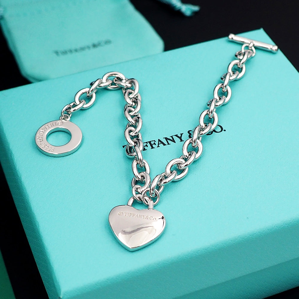 Tiffany Tag Chain 18K Gold Bracelet product image 15, provided for visual reference and product detail review