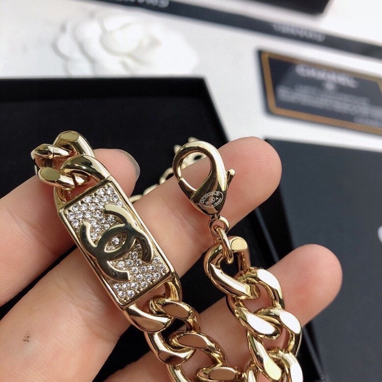 Chanel Diamonds Chain 18K Gold Necklace product image 6, provided for visual reference and product detail review