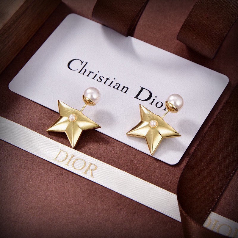 Dior Tribales Star 18K Gold Earrings product image 11, provided for visual reference and product detail review