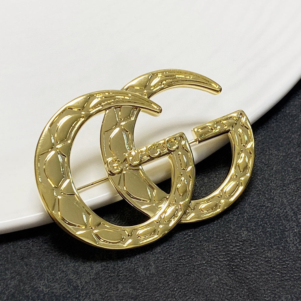 Gucci Double 18K Gold Brooch product image 6, provided for visual reference and product detail review