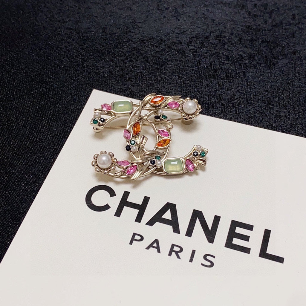 Chanel Crystal Flower 18K Gold Brooch product image 5, provided for visual reference and product detail review