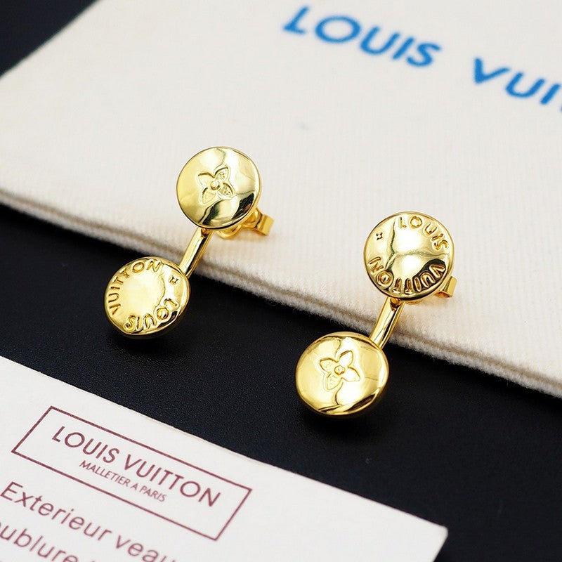Louis Vuitton Studs 18K Gold Earrings product image 15, provided for visual reference and product detail review
