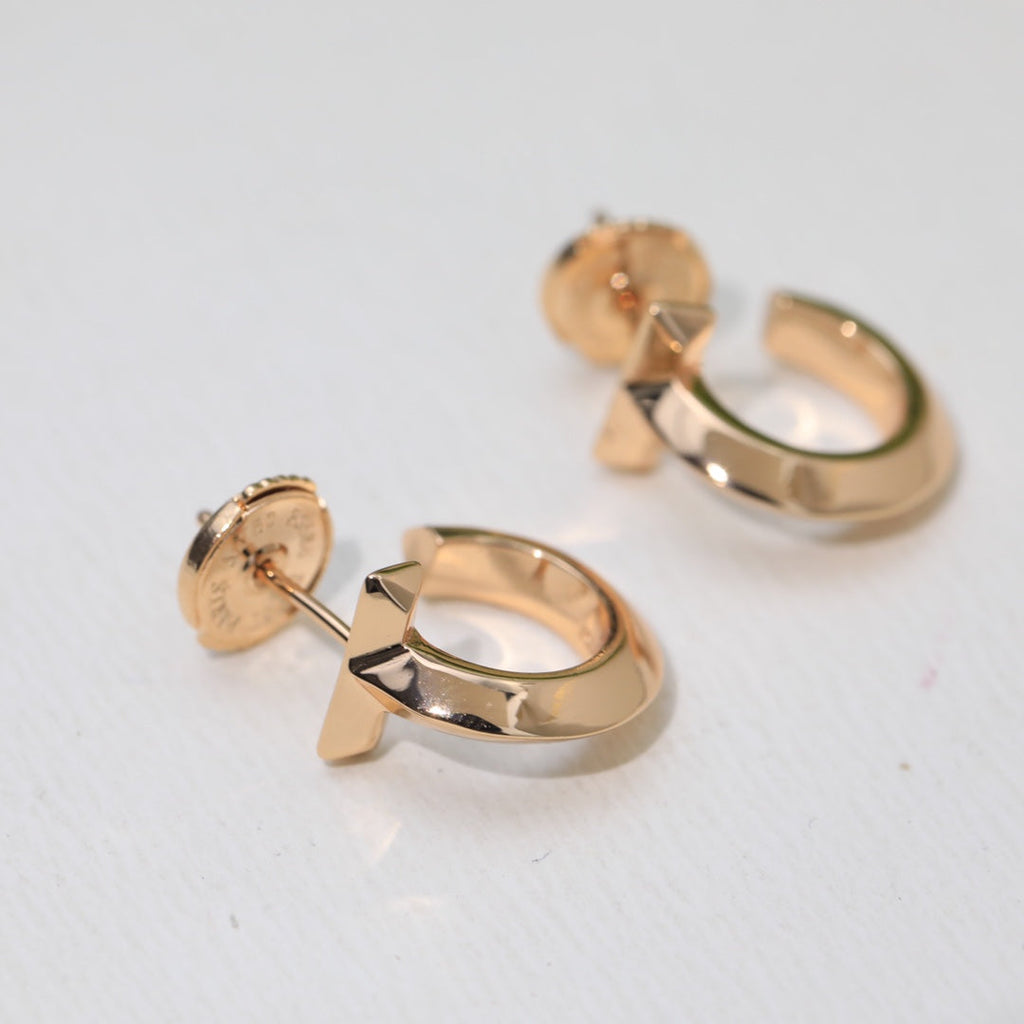 Tiffany Hoop 18K Gold Earrings product image 7, provided for visual reference and product detail review