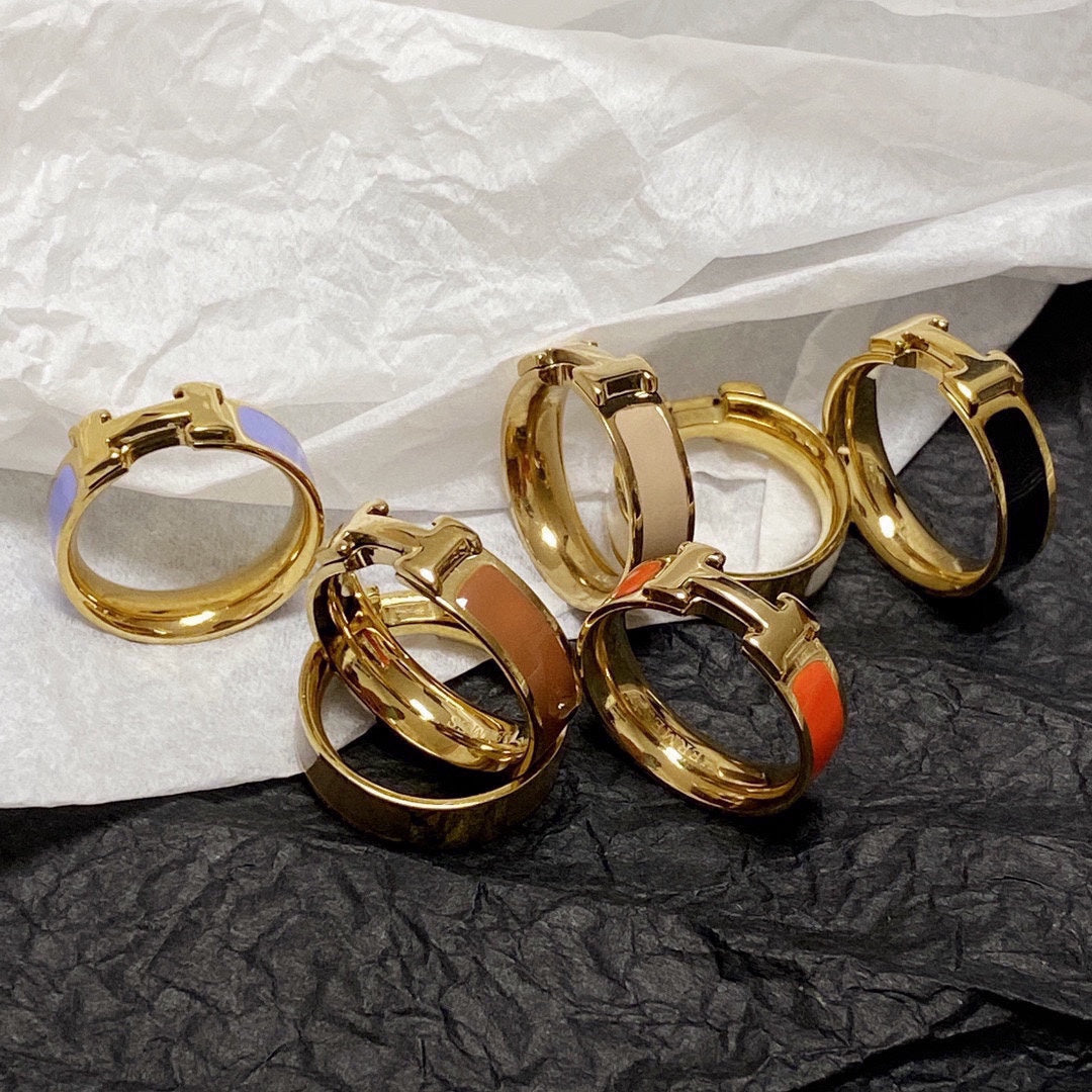 Hermes Vintage Clic 18K Gold Ring product image 14, provided for visual reference and product detail review