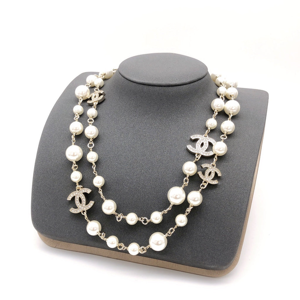 Chanel Long Pearls 18K Gold Necklace product image 6, provided for visual reference and product detail review