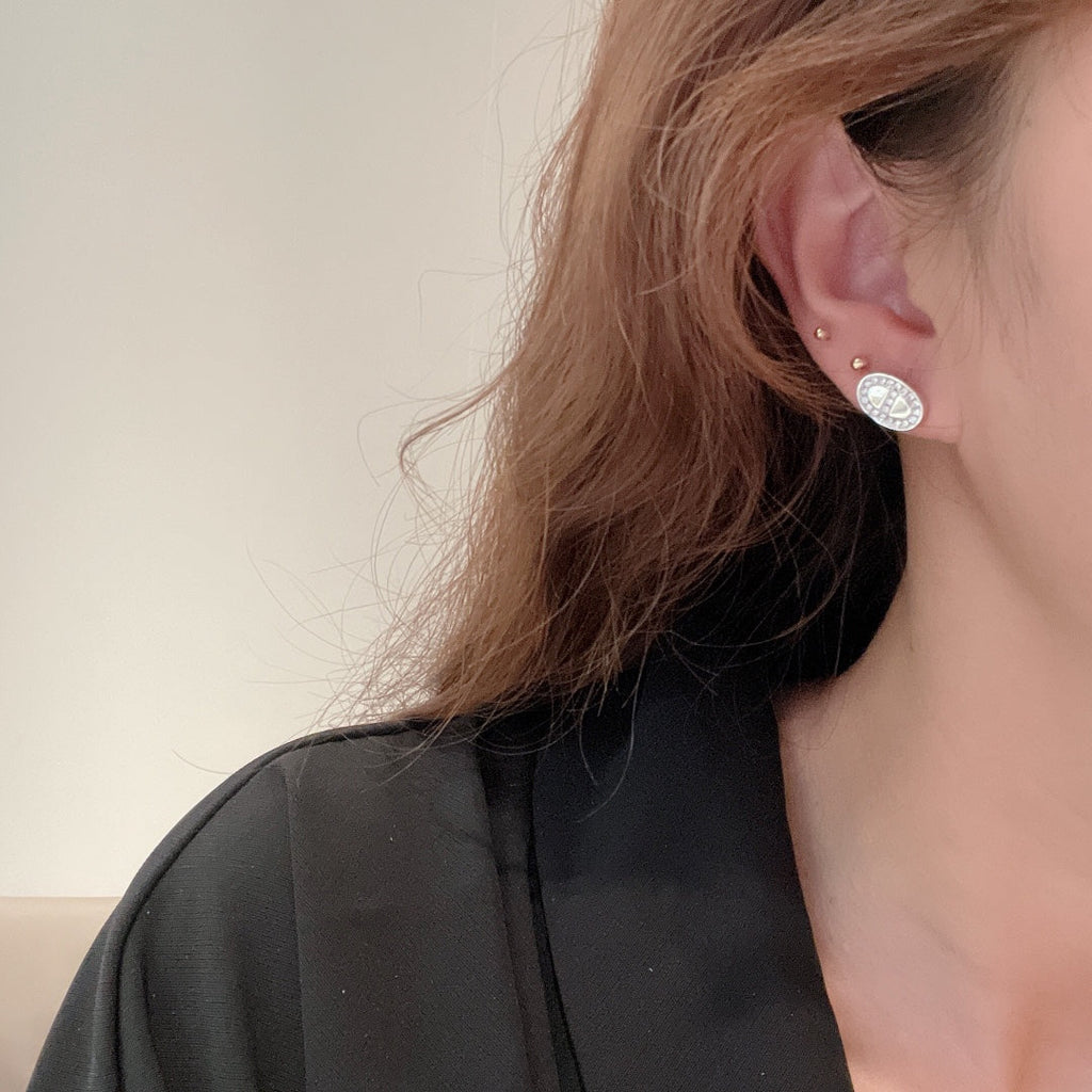 Hermes Mini Farandole Diamond 18K Gold Earrings product image 4, provided for visual reference and product detail review