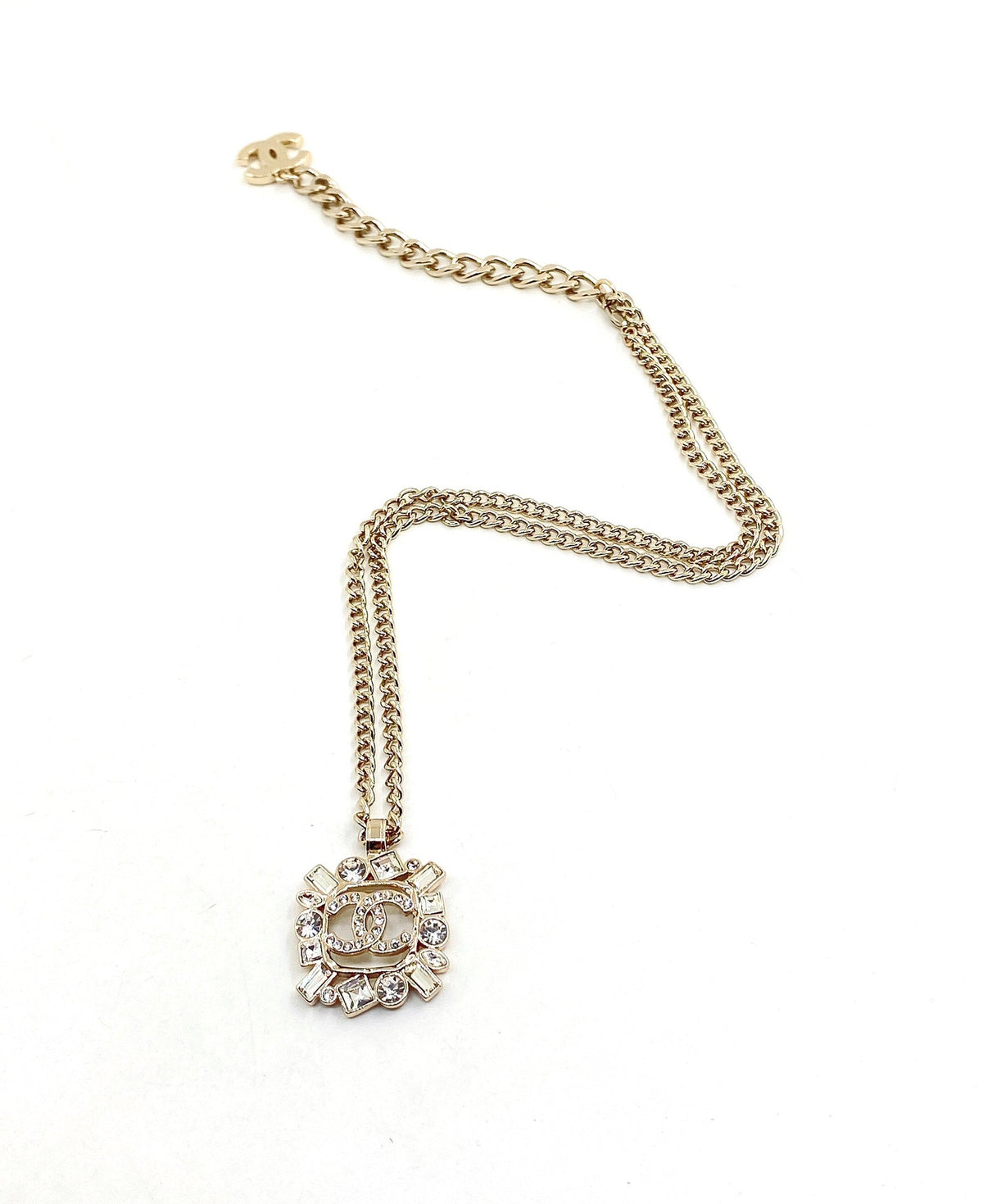 Chanel Diamonds Pendant 18K Gold Necklace product image 6, provided for visual reference and product detail review