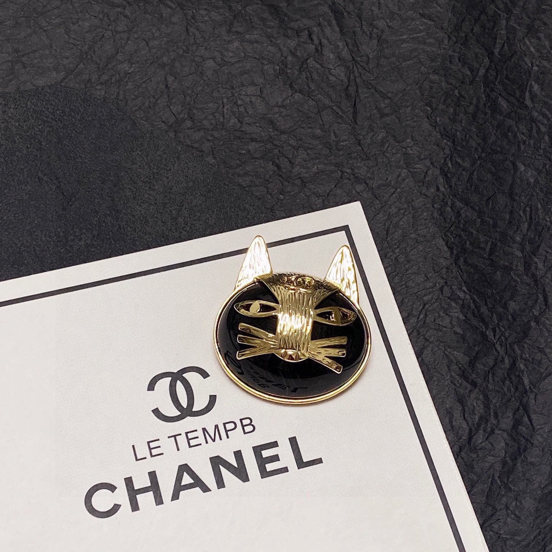 Chanel Cat 18K Gold Brooch product image 6, provided for visual reference and product detail review