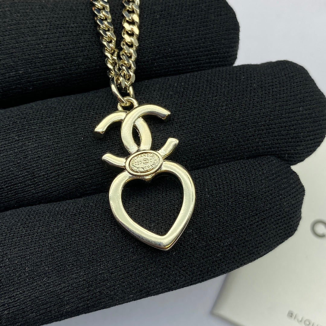 Chanel Heart Chain 18K Gold Necklace product image 5, provided for visual reference and product detail review