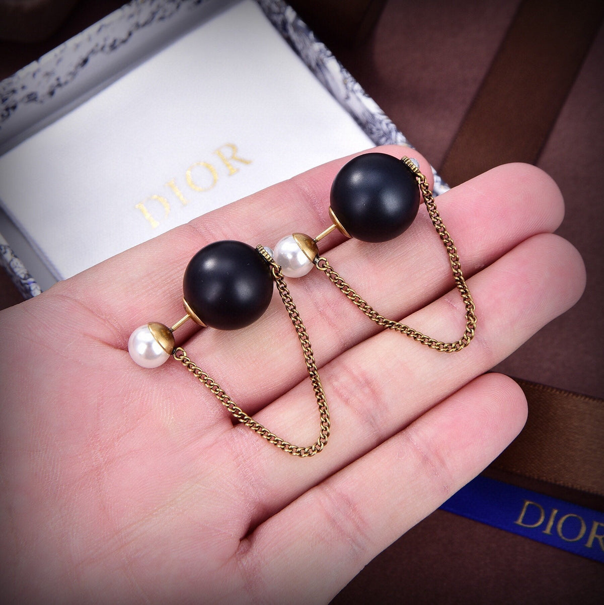 Dior Tribales Black Resin Pearl 18K Gold Earrings product image 2, provided for visual reference and product detail review