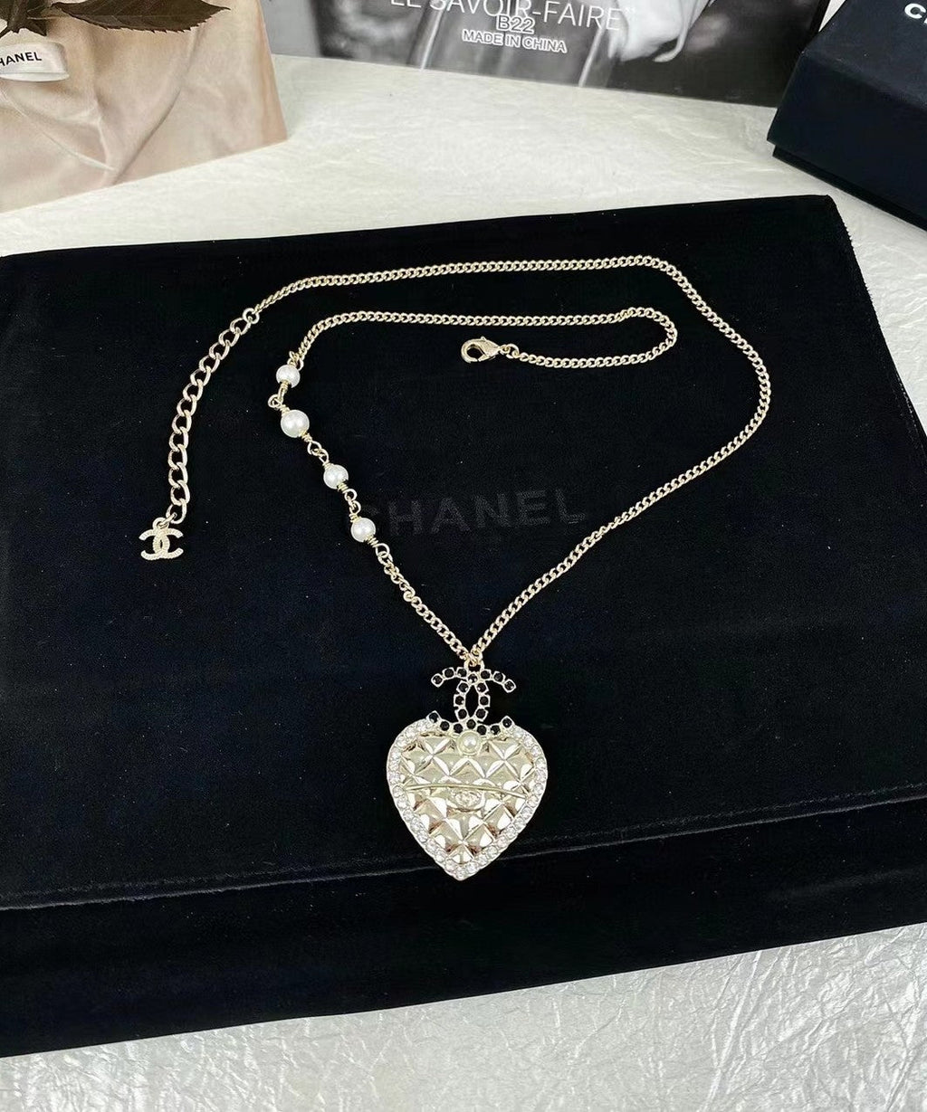 Chanel Heart 18K Gold Necklace product image 6, provided for visual reference and product detail review